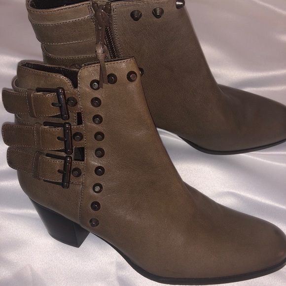 Stuart Weitzman
Kickstart Studded Ankle Boot - Picture 1 of 4